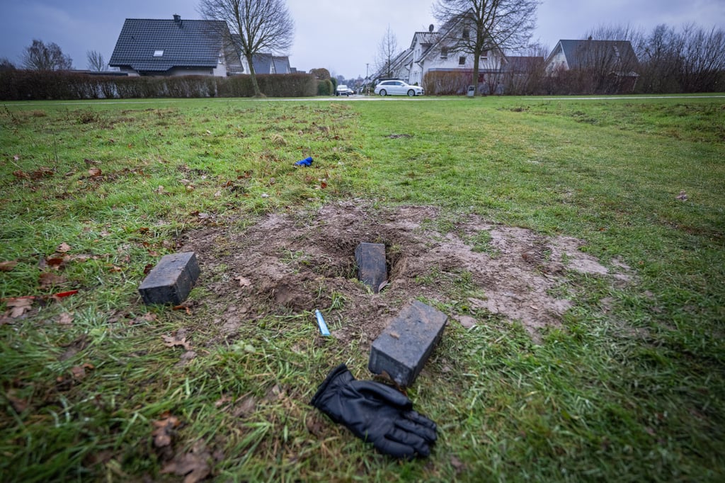 Opfer haben tödliche Böller in Rohren selbst gezündet