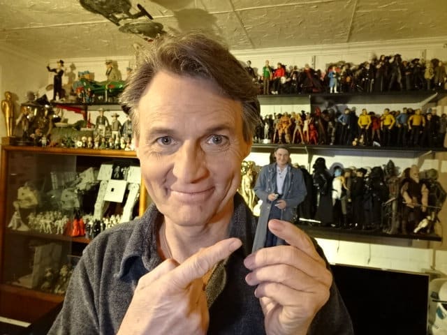 Mit seinem Enkelsohn (4) und 3000 Figuren spielt Wolfgang Bahro gerne im Keller