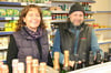 Uwe Schwartzkopf mit Mitarbeiterin Ulrike Schäfer, im damaligen Lebensmittelmarkt in der Gartenstraße.