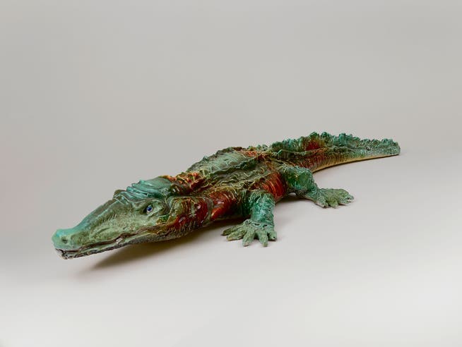 Lucio Fontanas berühmtes Krokodil von 1936-37 aus farbig glasierter Keramik.