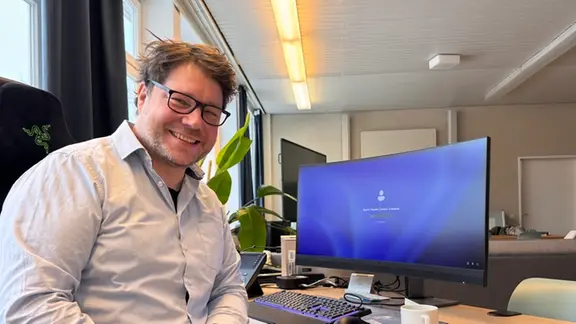 Schulleiter Stephan Eggert freut sich über ein medienkompetentes Kollegium. | Kathrin Erdmann, NDR Der Schulleiter des Campus Schnelsen, Stephan Eggert.