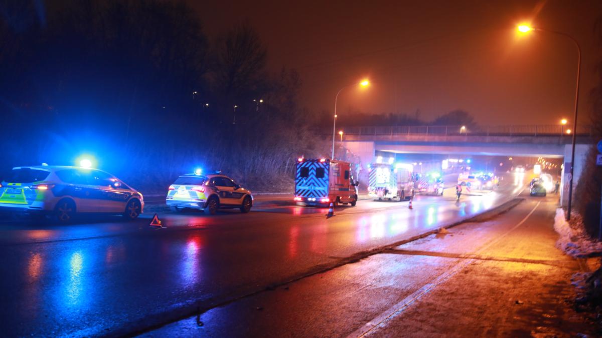 Großeinsatz von Polizei und Feuerwehr nach Mitteilung über Zug-Unfall
