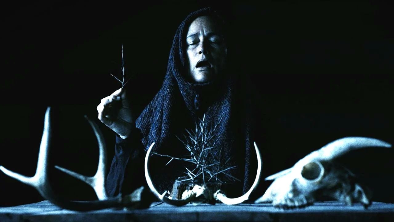 100 Prozent bei Rotten Tomatoes: Trailer zu "Mother Of Flies" – verstörender Hexen-Horror von der Adams Family - Kino News