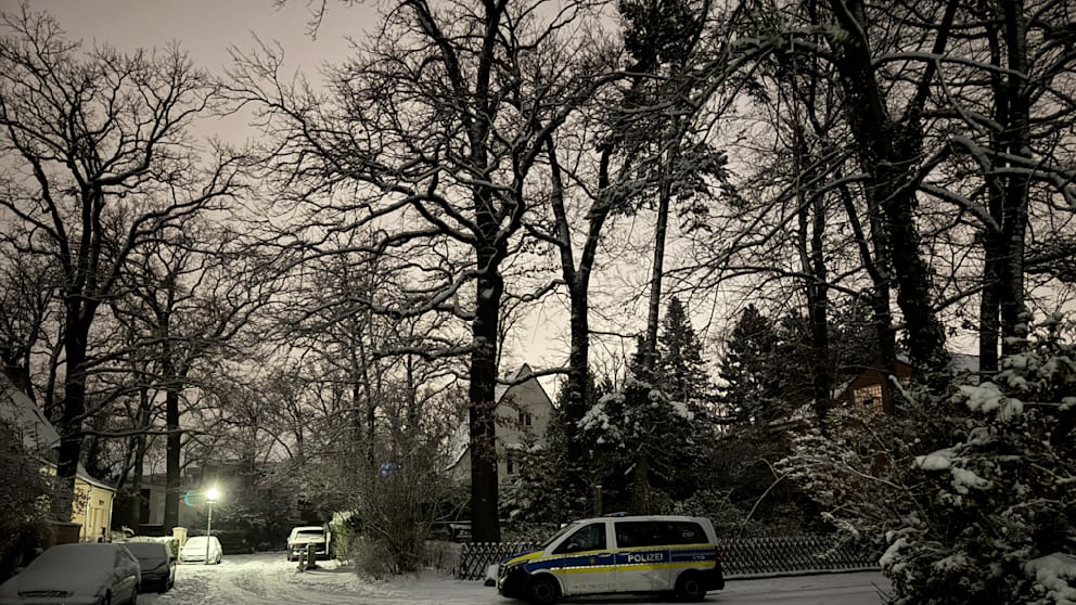 Die Polizei schaut im Villenviertel nach dem Rechten
