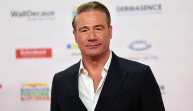 Berlin | Sänger Sasha bringt sein Kind mit Golfcart zur Schule