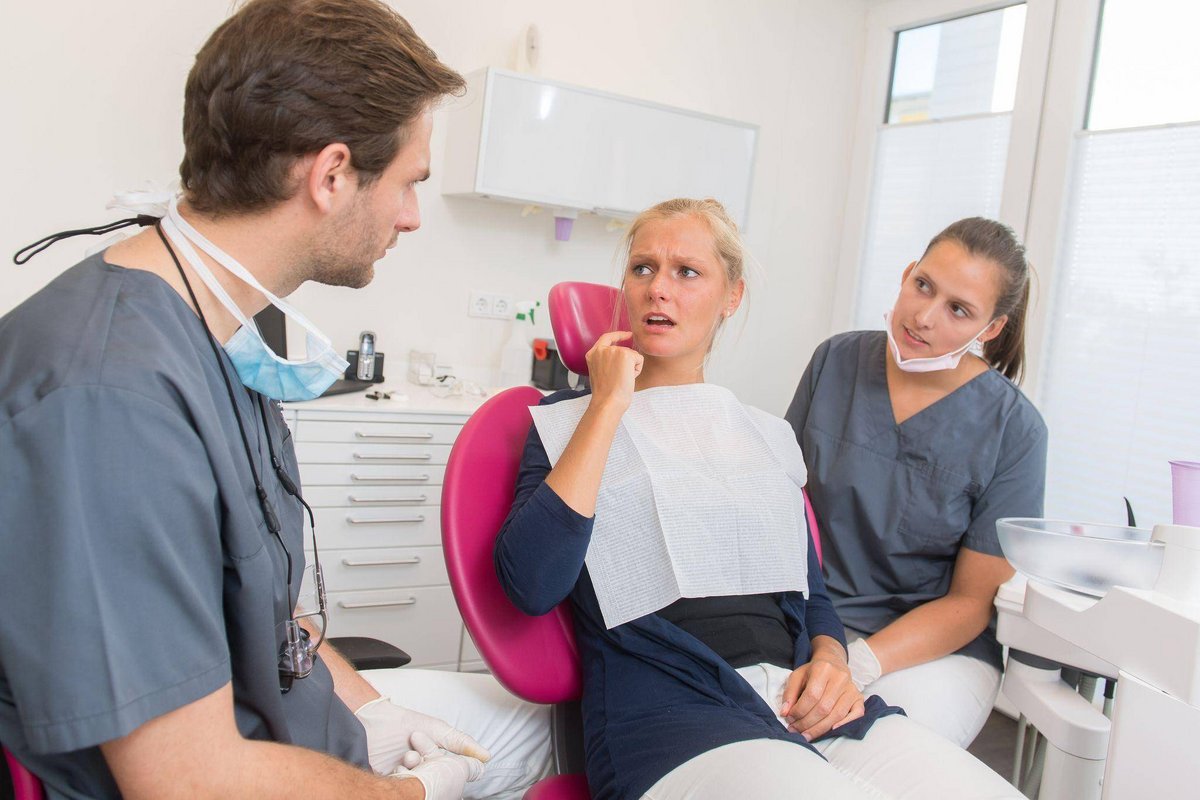 Köln | Hilfe, meine Zähne lockern sich! Woran das liegen kann