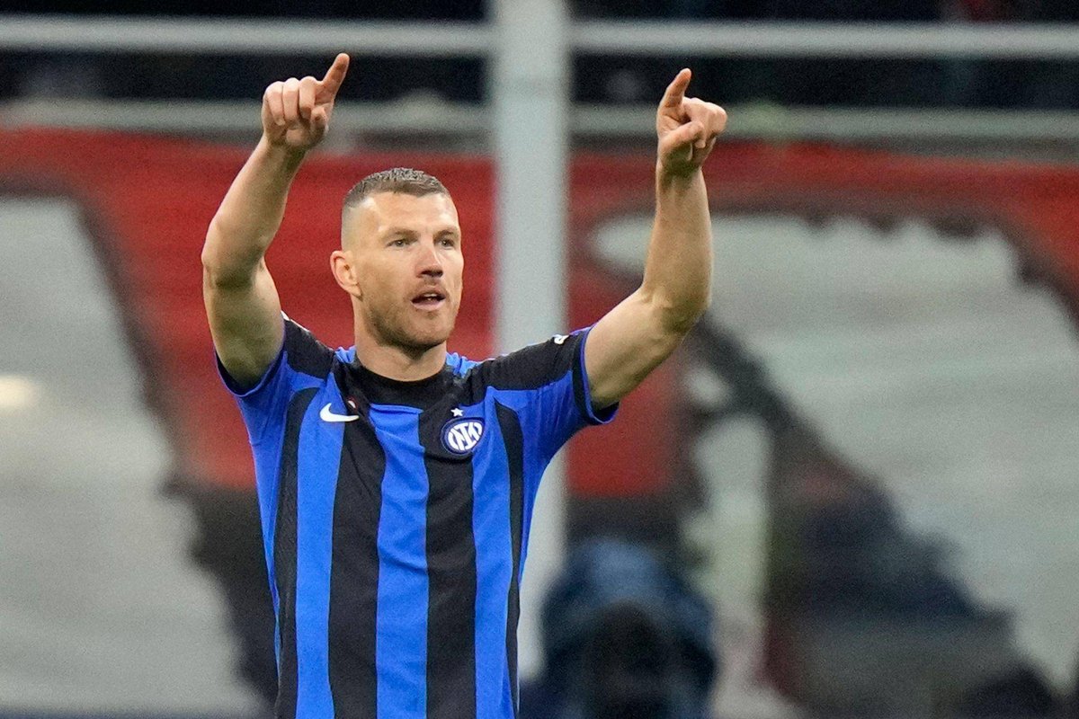 Gelsenkirchen | Transfer von Starstürmer Edin Dzeko zu Schalke fast perfekt