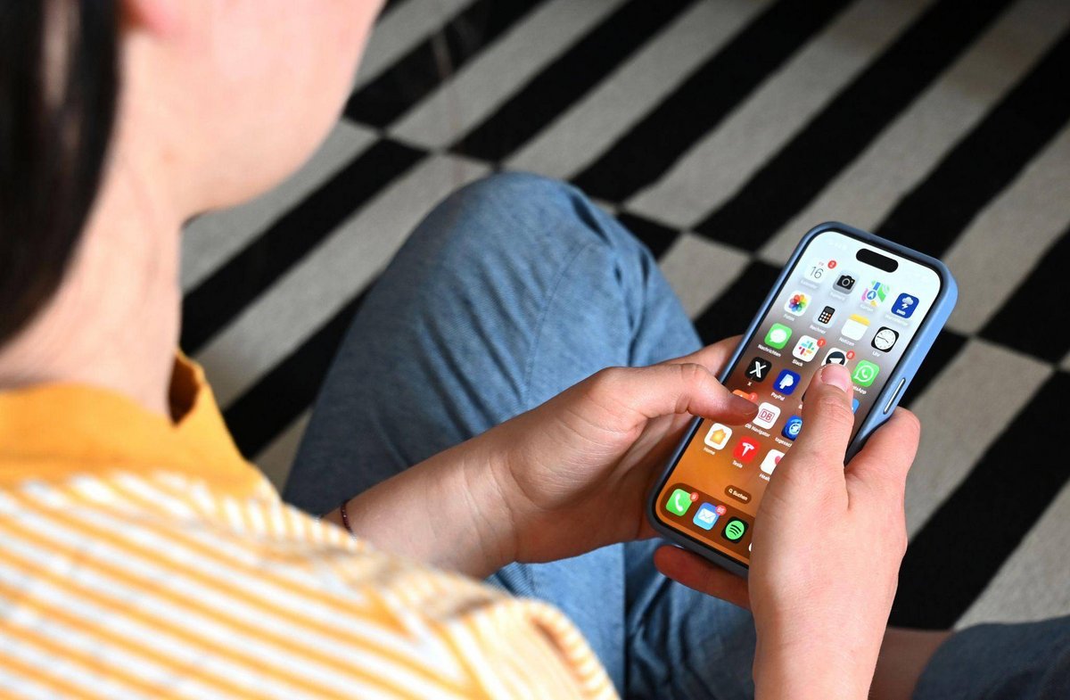 Paris | Frankreichs Parlament für Social-Media-Verbot unter 15