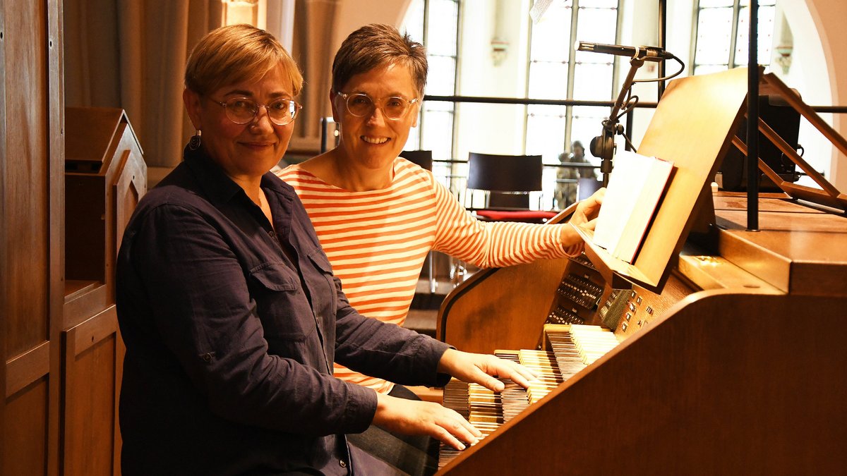 und-Leben.de - An der Orgel vergisst die Ukrainerin Larysa Zaporozhets ihre Traurigkeit