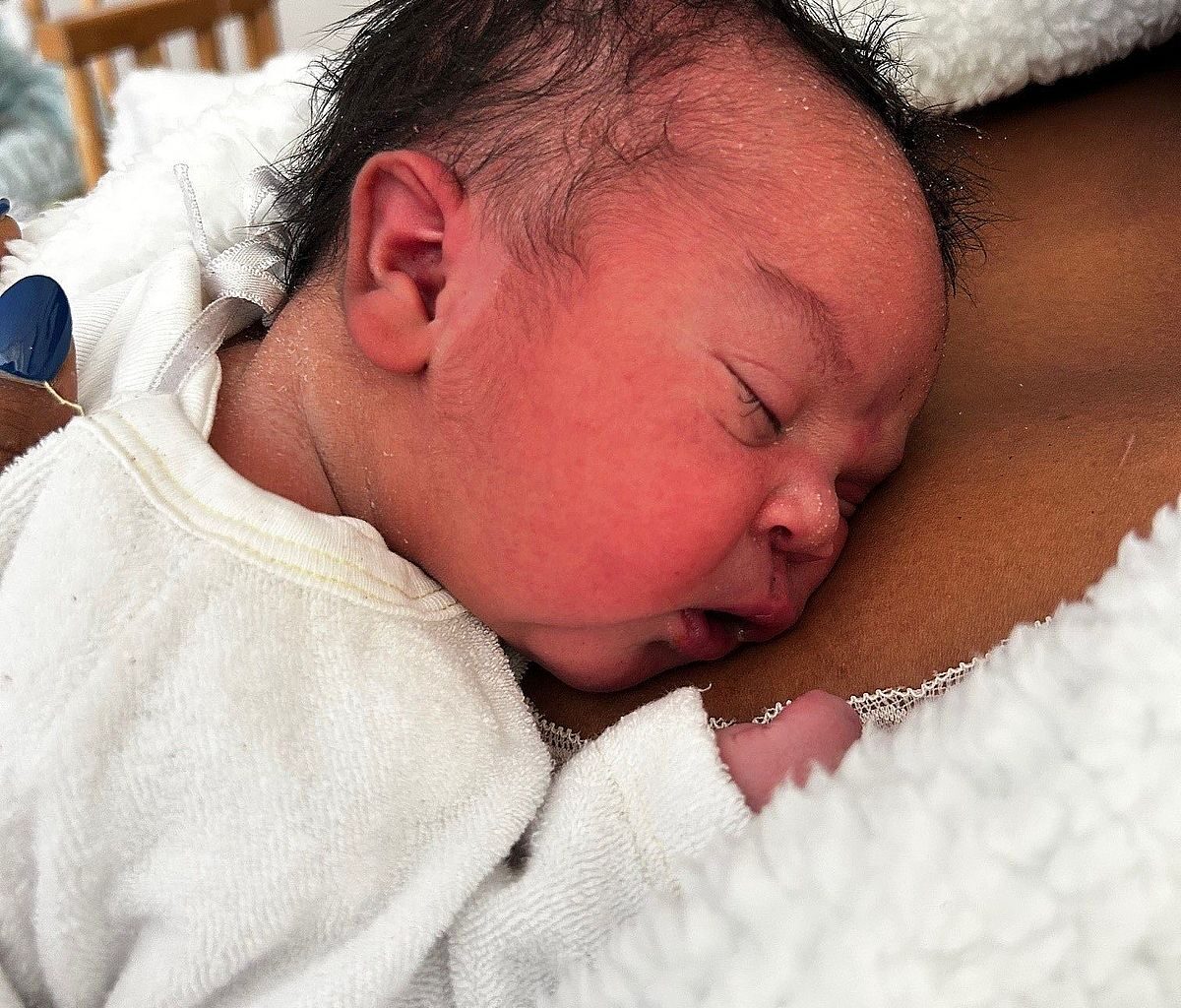 Neujahrsbaby 2026 am Universitätsklinikum Augsburg geboren