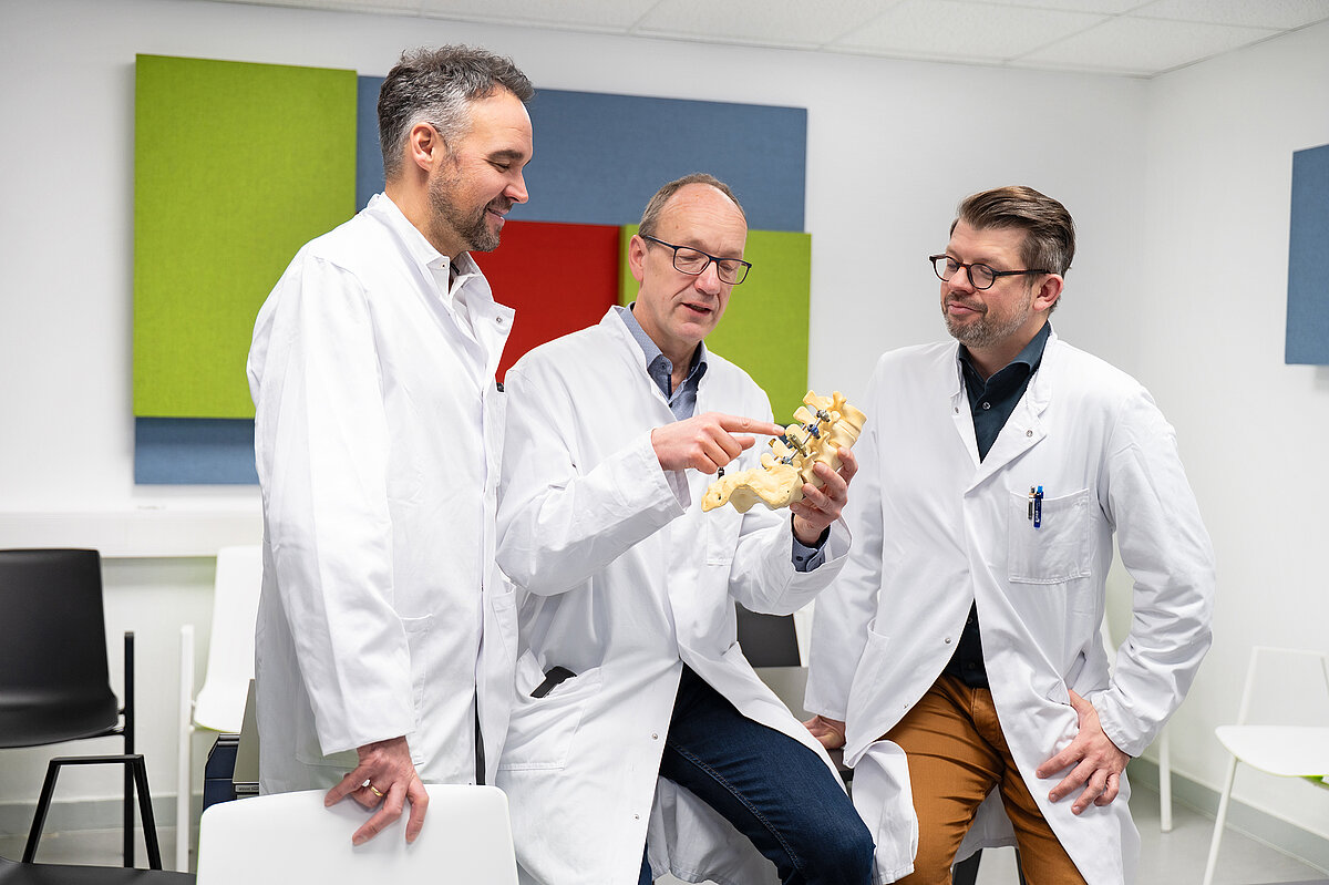 Bestätigte Qualität in der Rückenmedizin: Deutsche Wirbelsäulengesellschaft rezertifiziert Wirbelsäulenspezialzentrum der Universitätsmedizin Halle | News