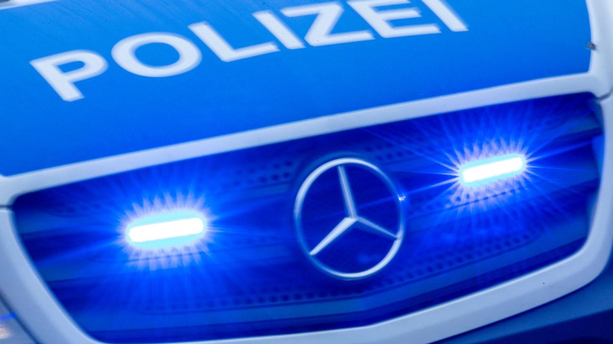 Rentnerin aus München auf offener Straße ausgeraubt – Täter entreißt Armschmuck