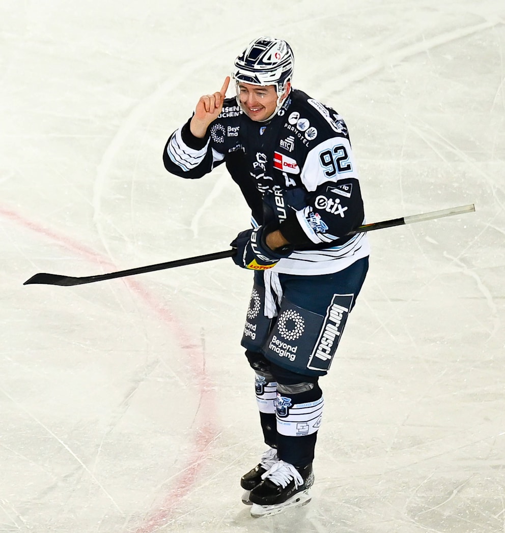 Tomas Andres zeigt's an: Ich habe endlich getroffen.