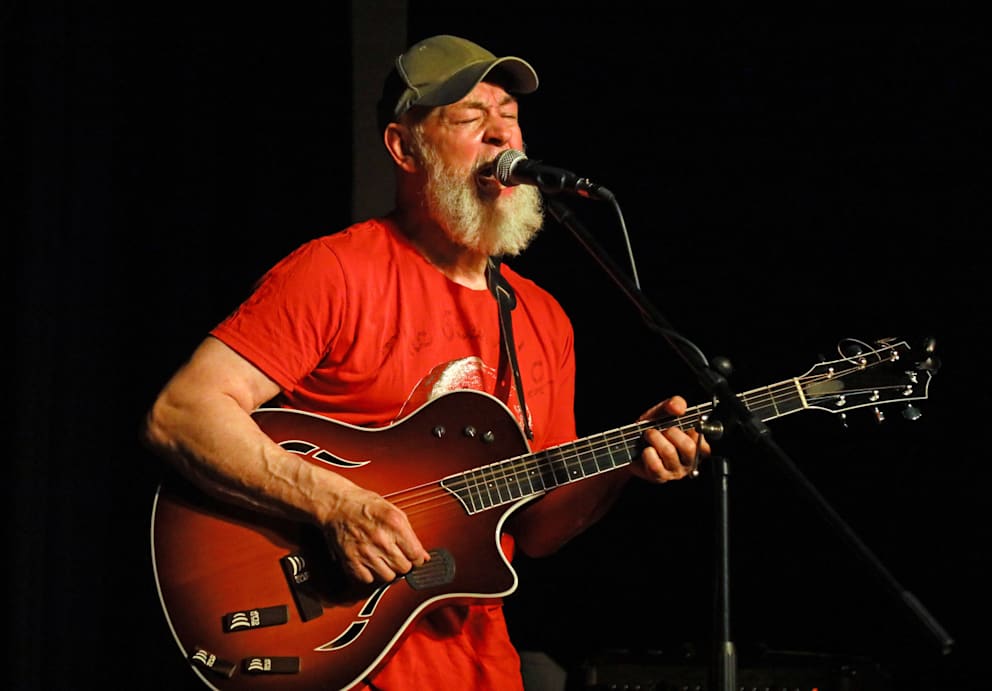 Knebel war auch Gitarrist und Sänger der Band InSoulin, hier bei einem Auftritt im Kulturcafé in Groß Gerau