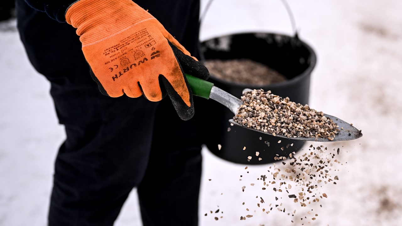 Gunnar Schupelius: Gefährliches Glatteis – Tausalz muss erlaubt sein! | Regional