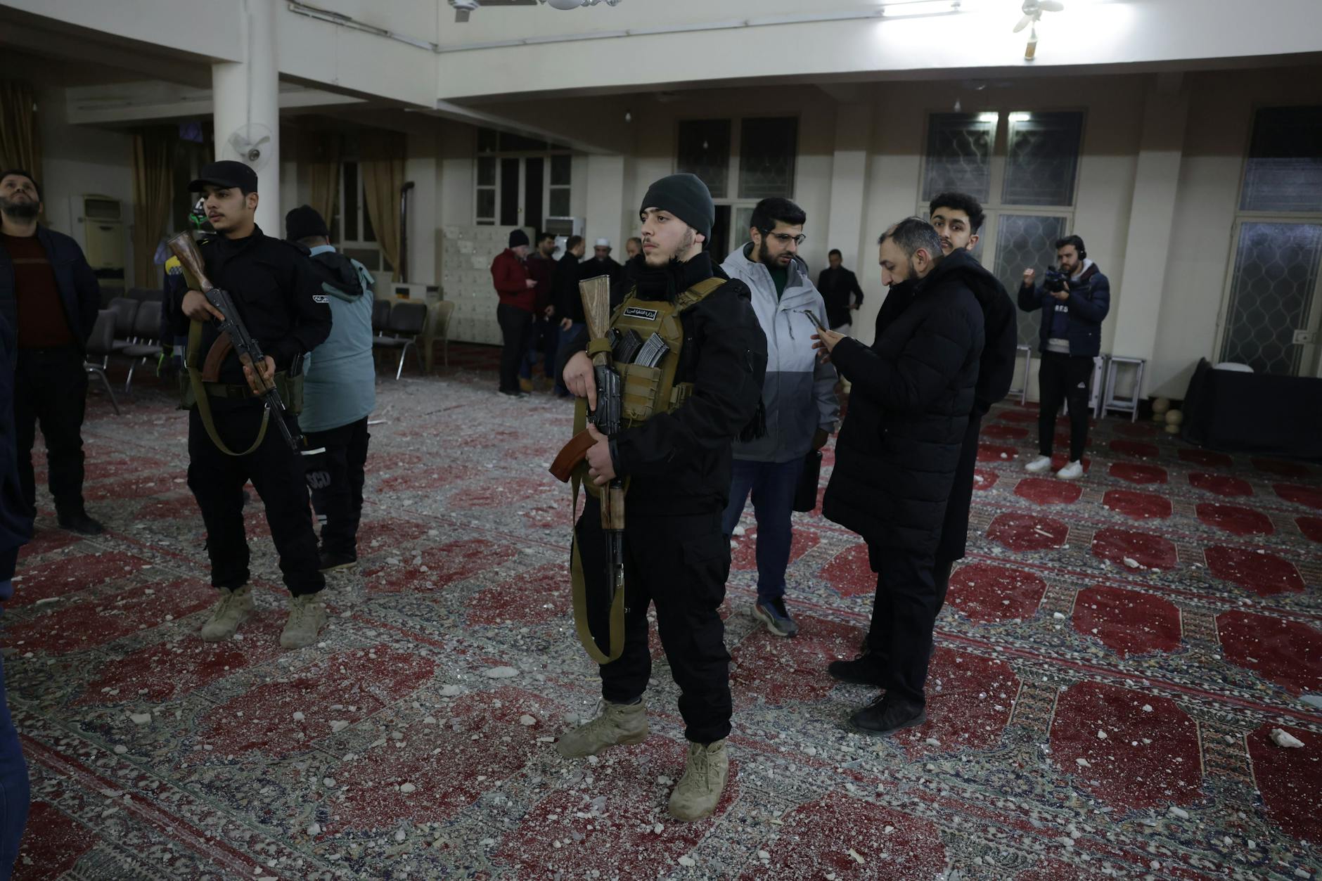 In der Nähe des Militärflughafens Mezze soll es bei dem Raketenangriff mehrere Schäden gegeben haben.