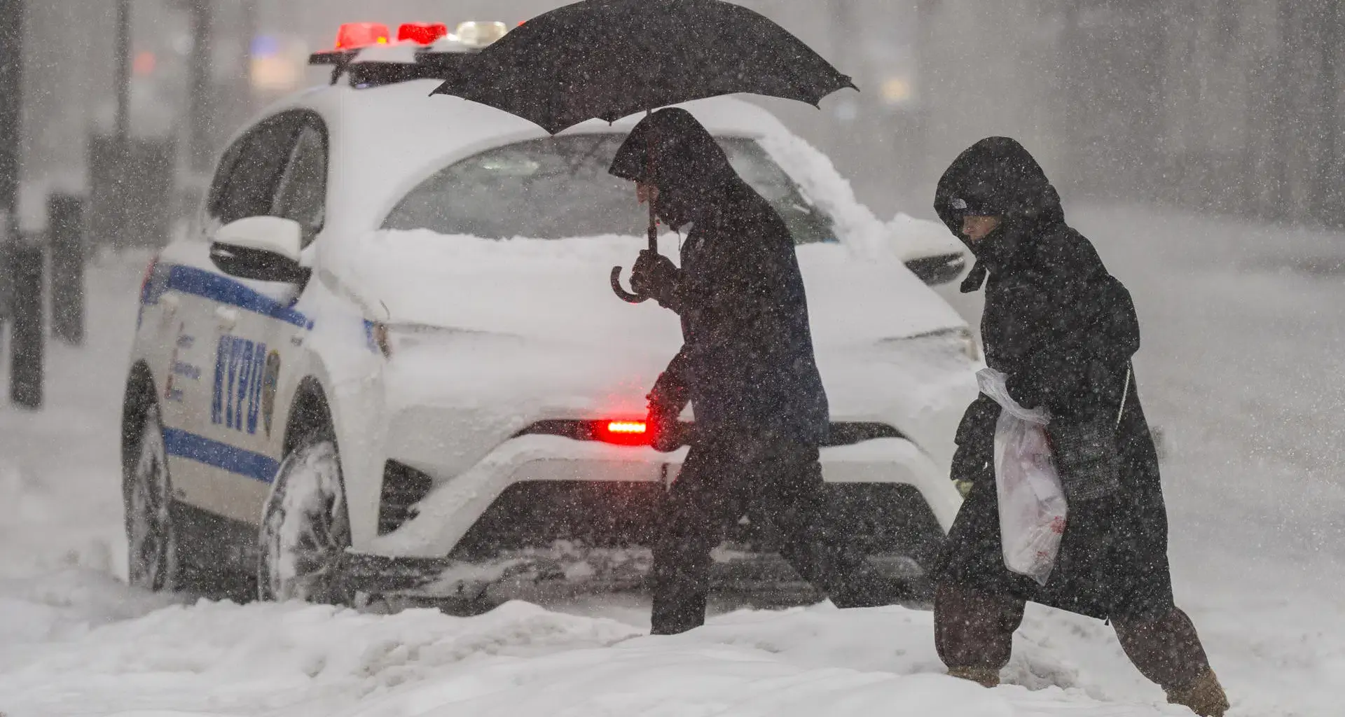 Der verheerende Wintersturm in den Vereinigten Staaten hat bereits 35 Menschenleben gefordert und eine halbe Million Haushalte sind ohne Strom.