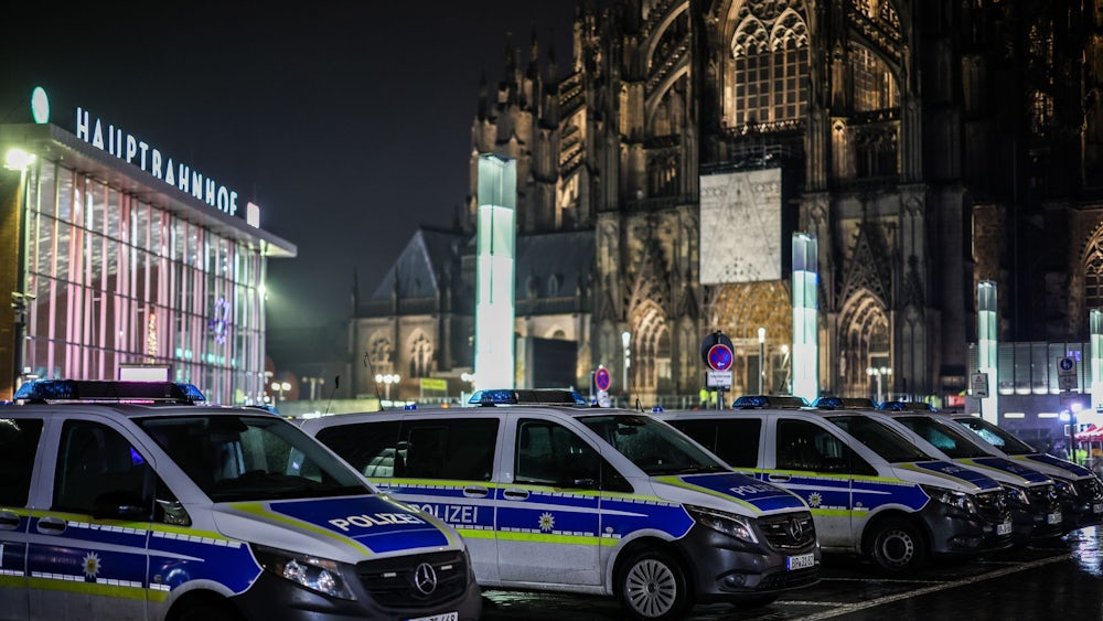 In Köln hatte sich die Polizei für die Silvesternacht gewappnet.