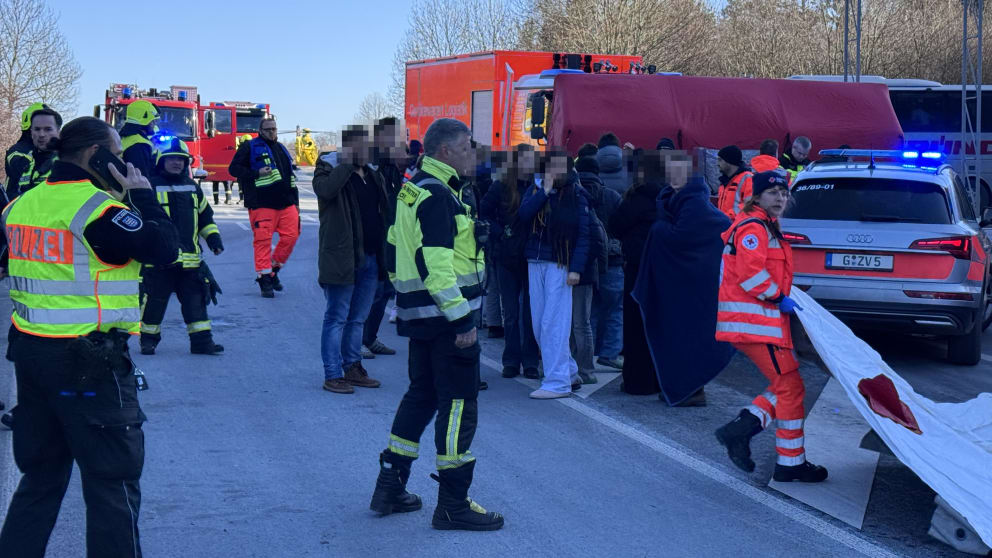 Offenbar war der Reisebus mit dutzenden Kindern besetzt