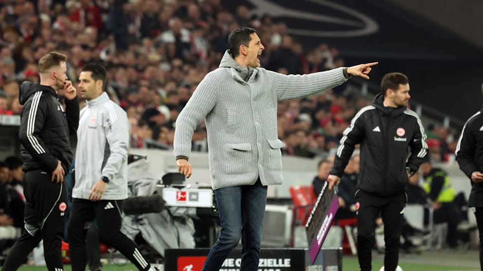 Eintracht-Trainer Dino Toppmöller (44)