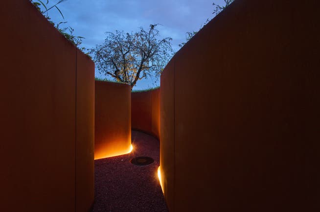 Der indische Architekt Balkrishna Doshi setzte Licht, Farbe und Klang als Gestaltungselemente ein.