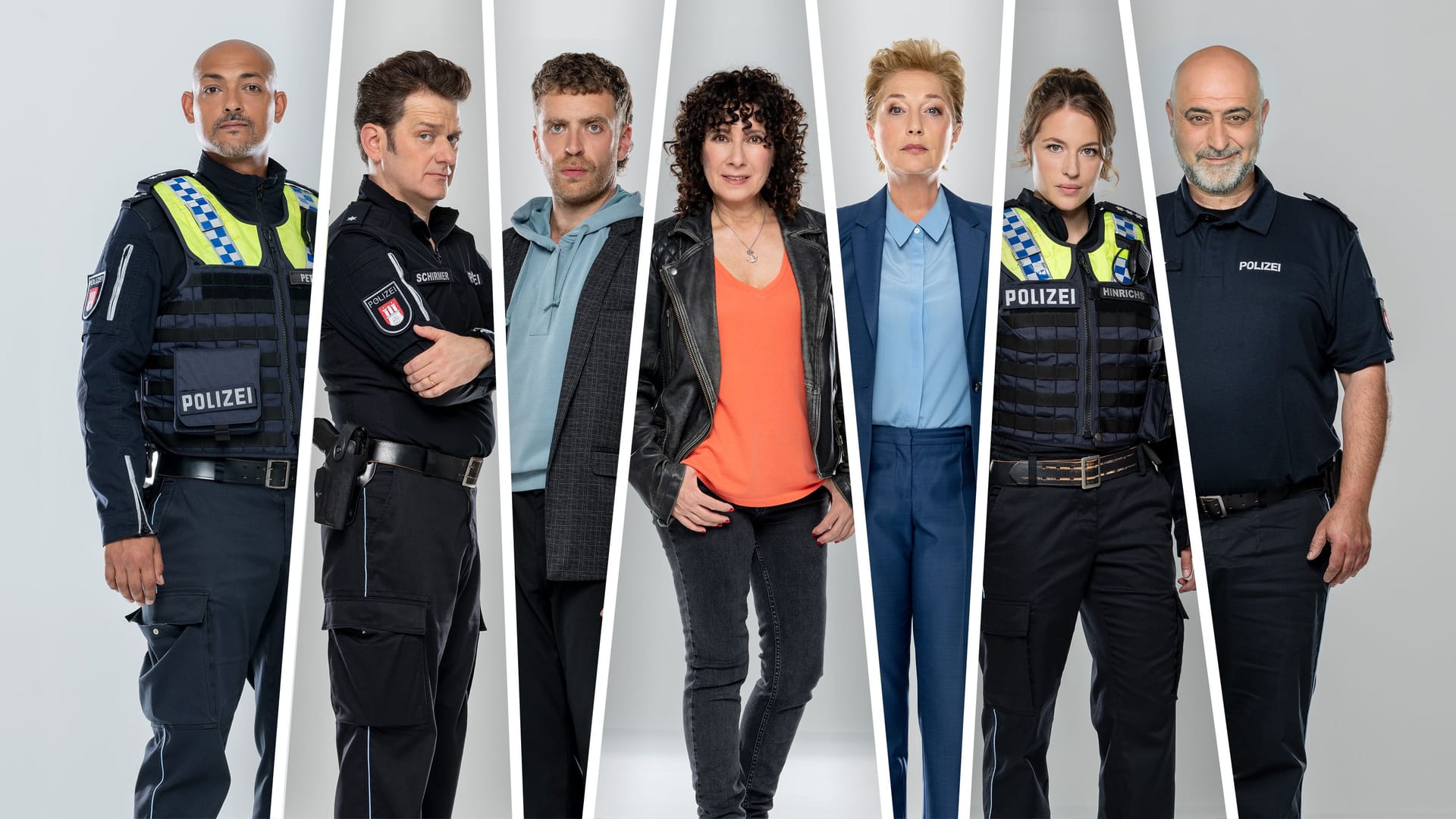 Das "Großstadtrevier"-Team: Patrick Abozen als Lukas Petersen, Sven Fricke als Daniel Schirmer, Enrique Fiß als Nils Sanchez, Maria Ketikidou als Harry Möller, Saskia Fischer als Frau Küppers,Sinha Melina Gierke als Bente Hinrichs und Özgür Karadeniz als Tarkan Yildiz (v.l.n.r.).