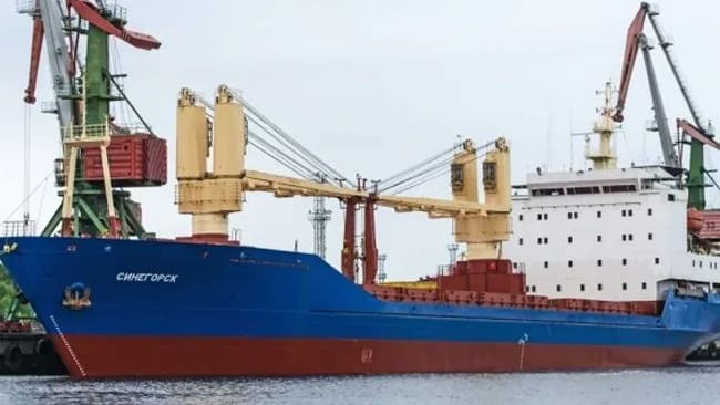 Das russische Frachtschiff "Sinegorsk" hatte im Bristolkanal angehalten, wo wichtige Unterseekabel liegen. Das russische Frachtschiff "Sinegorsk" hatte im Bristolkanal angehalten, wo wichtige Unterseekabel liegen.