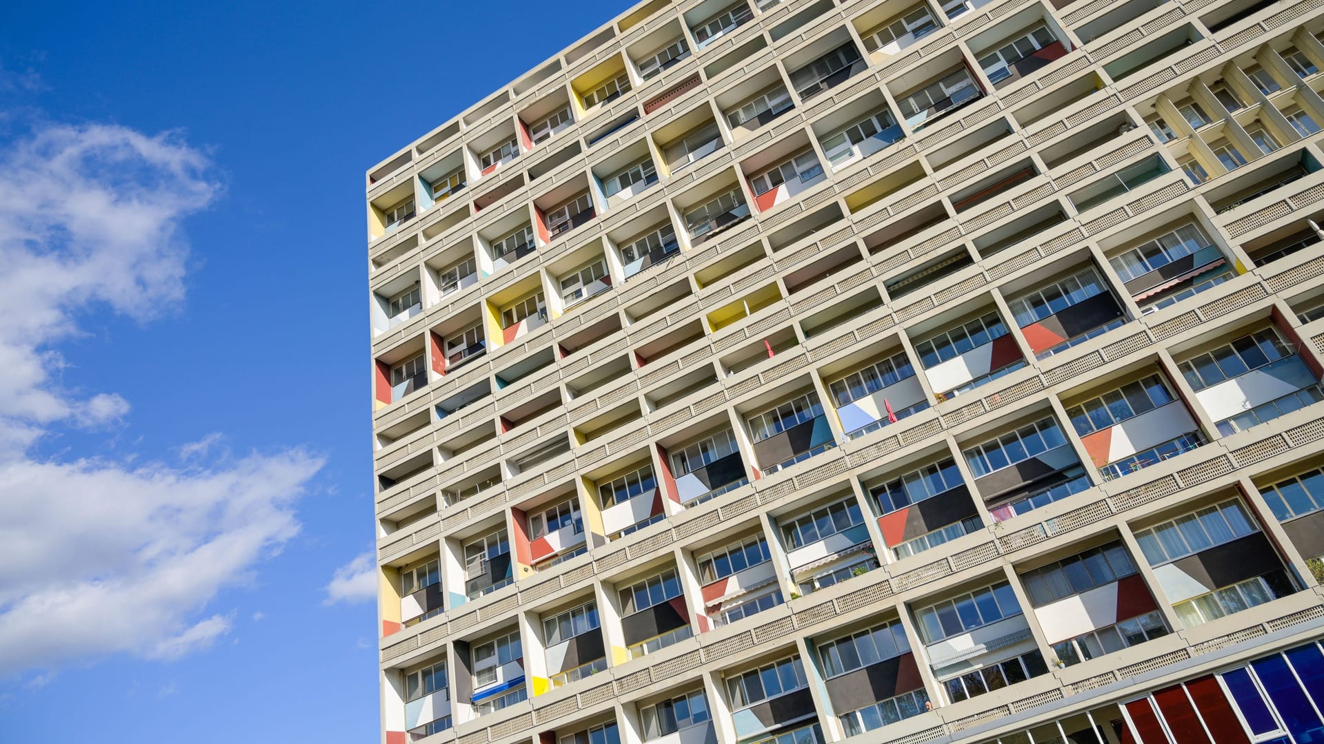 Das unter Denkmalschutz stehende Corbusierhaus in Berlin: Es war Teil der Internationalen Bauausstellung 1957. Das unter Denkmalschutz stehende Corbusierhaus in Berlin: Es war Teil der Internationalen Bauausstellung 1957.