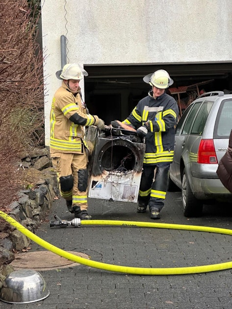 Königswinter: Waschmaschine und Trockner brennen in Keller – Bewohner unverletzt!