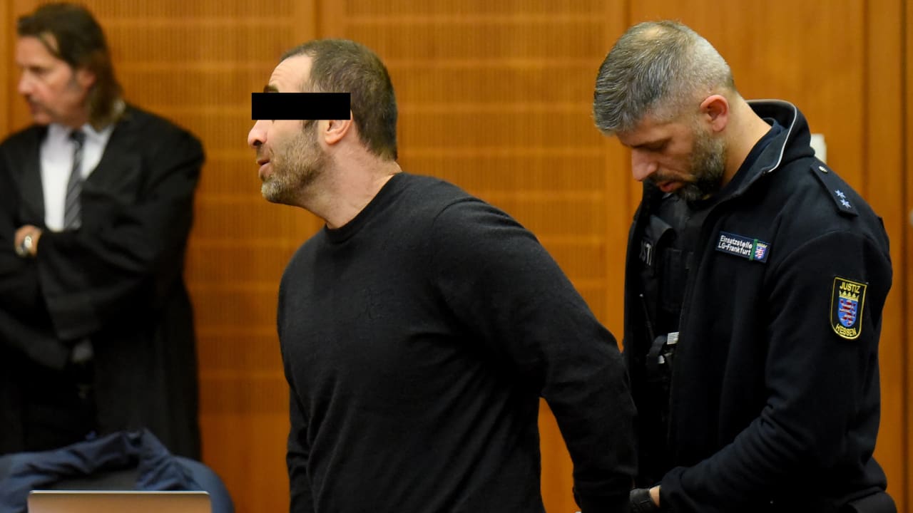 Prozess in Frankfurt: Warteten Putins Killer-Spione auf Opfer im Café? | Regional