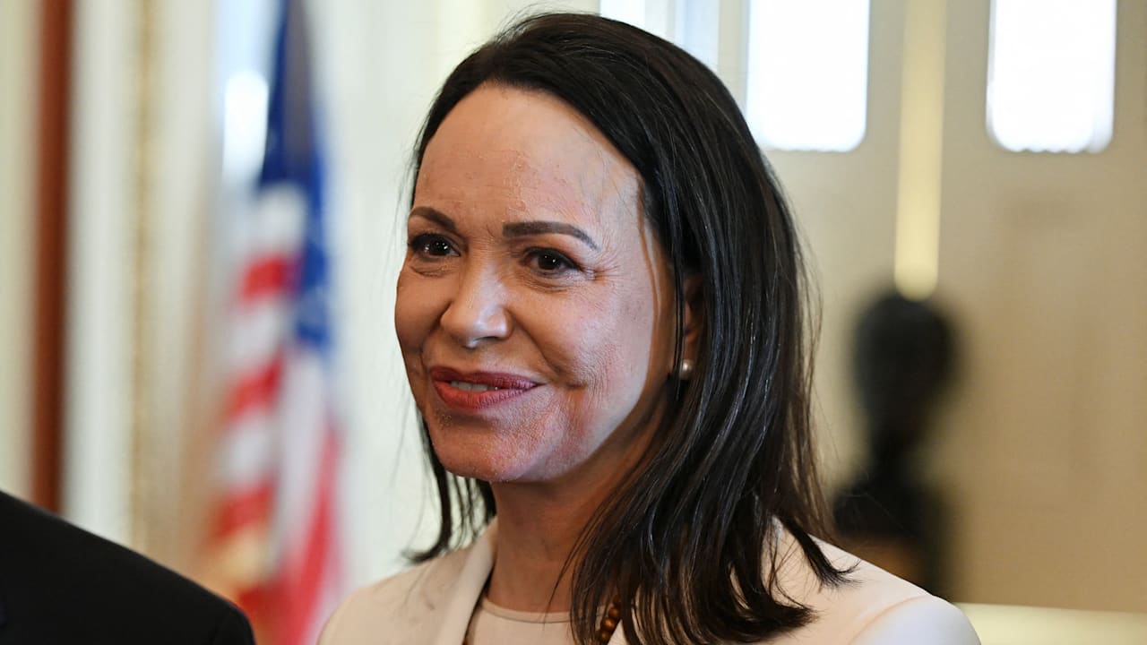 Treffen im Weißen Haus: Machado gibt Trump ihren Friedensnobelpreis! | Politik