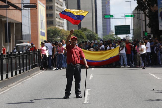 In Caracas versammeln sich am 4. Januar 2026 die Unterstützer von Venezuelas Präsident Nicolás Maduro zu einer Demonstration.
