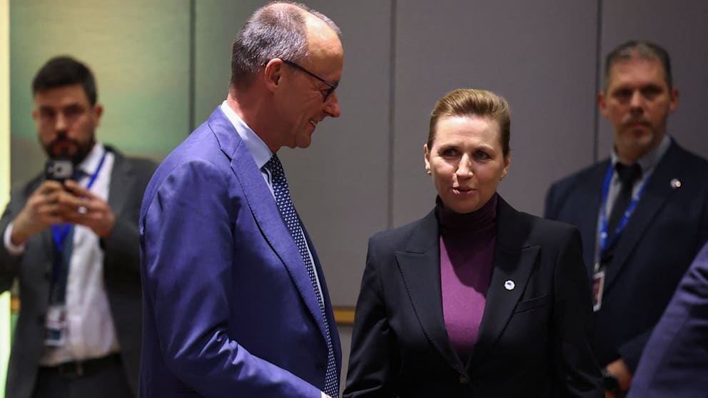 Kanzler Merz mit seiner dänischen Amtskollegin Mette Frederiksen, die sich „für all die Unterstützung aus ganz Europa“ bedankte