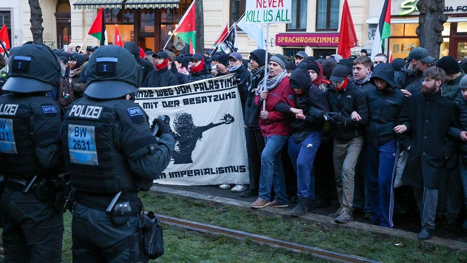 Linke Demos in Leipzig: Anzeigen wegen Volksverhetzung und Beleidigung
