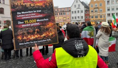 Augsburger Demonstranten fordern internationales Eingreifen