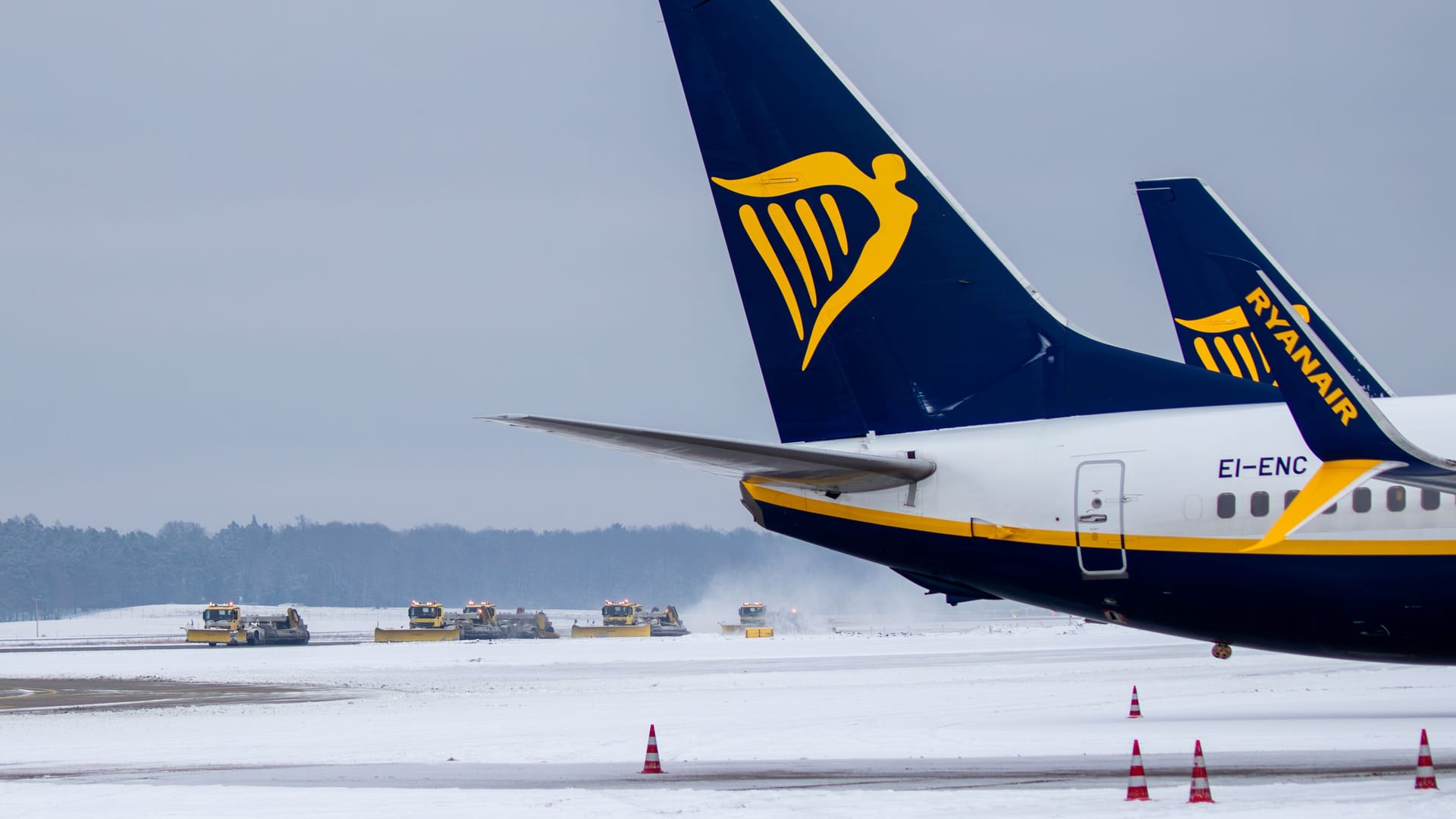 Der Flughafen Nürnberg trotzt Eis und Schnee: Sie seien gut auf die Wetterlage vorbereitet, heißt es.