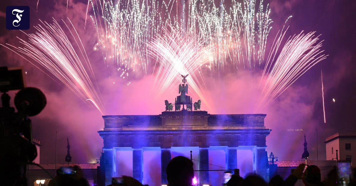 Silvester 2026: Feier und Angriffe auf Polizei in Berlin