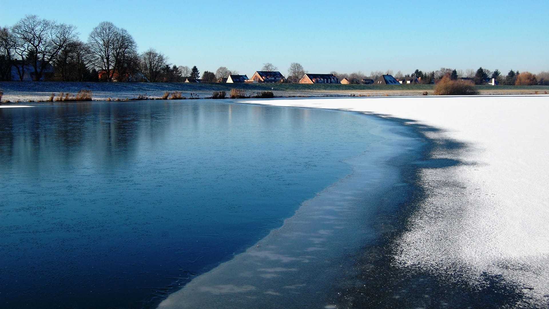 Der Werdersee in Bremen (Archivbild): Der Unfall ging für den Hund glimpflich aus.