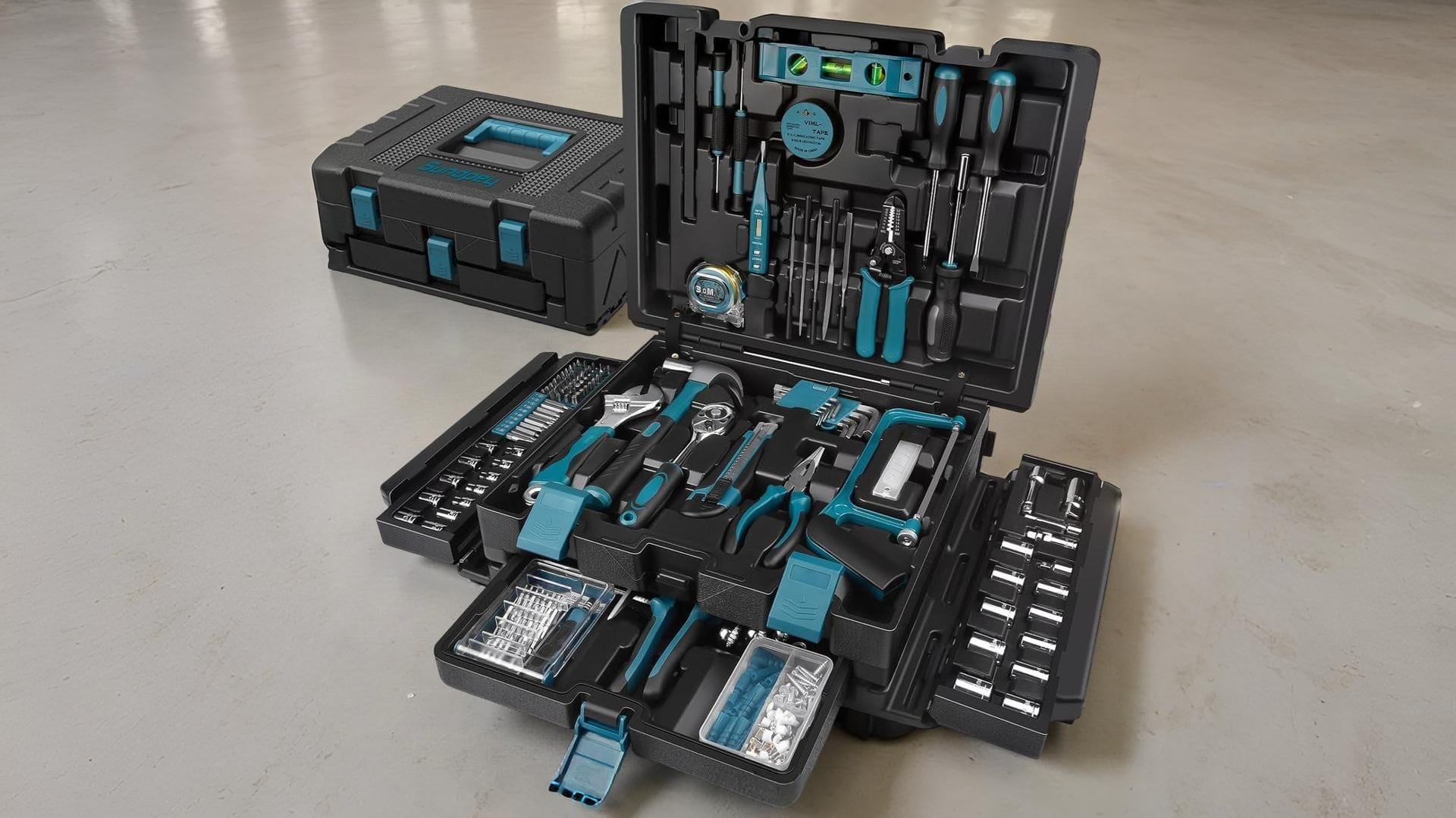 Der Werkzeugkoffer umfasst 379 Teile. Der Werkzeugkoffer umfasst 379 Teile.