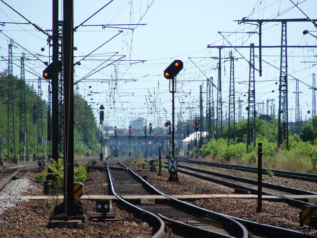 die-generalsanierung-soll-puenktlichkeit-der-zuege-v-cc0--pixabay--mattias1957-251120_download Die Generalsanierung soll Pünktlichkeit der Züge verbessern.