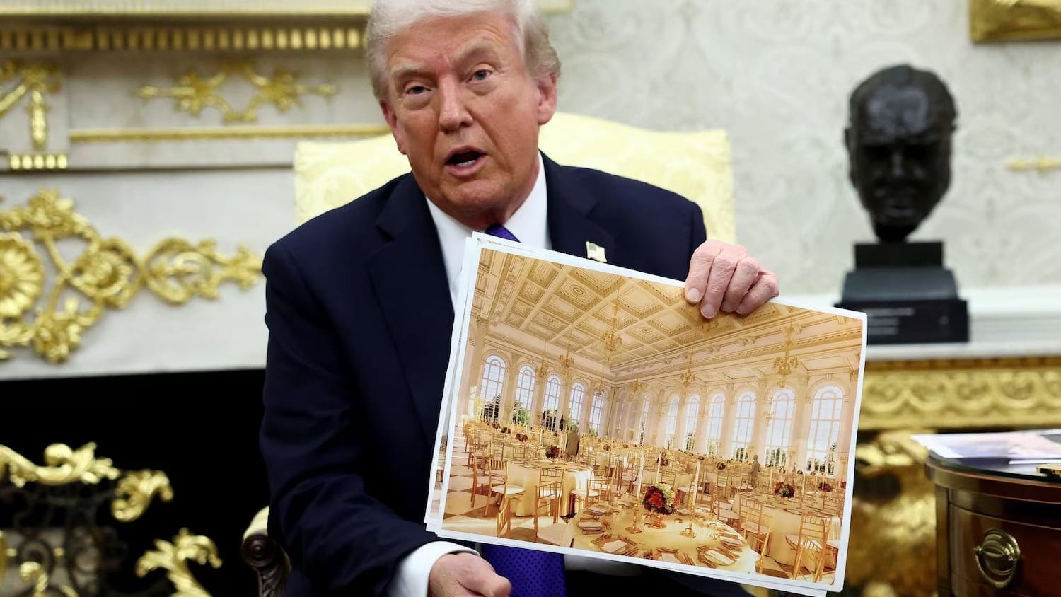 Donald Trump präsentiert den Plan für seinen Ballsaal. Donald Trump präsentiert den Plan für seinen Ballsaal.