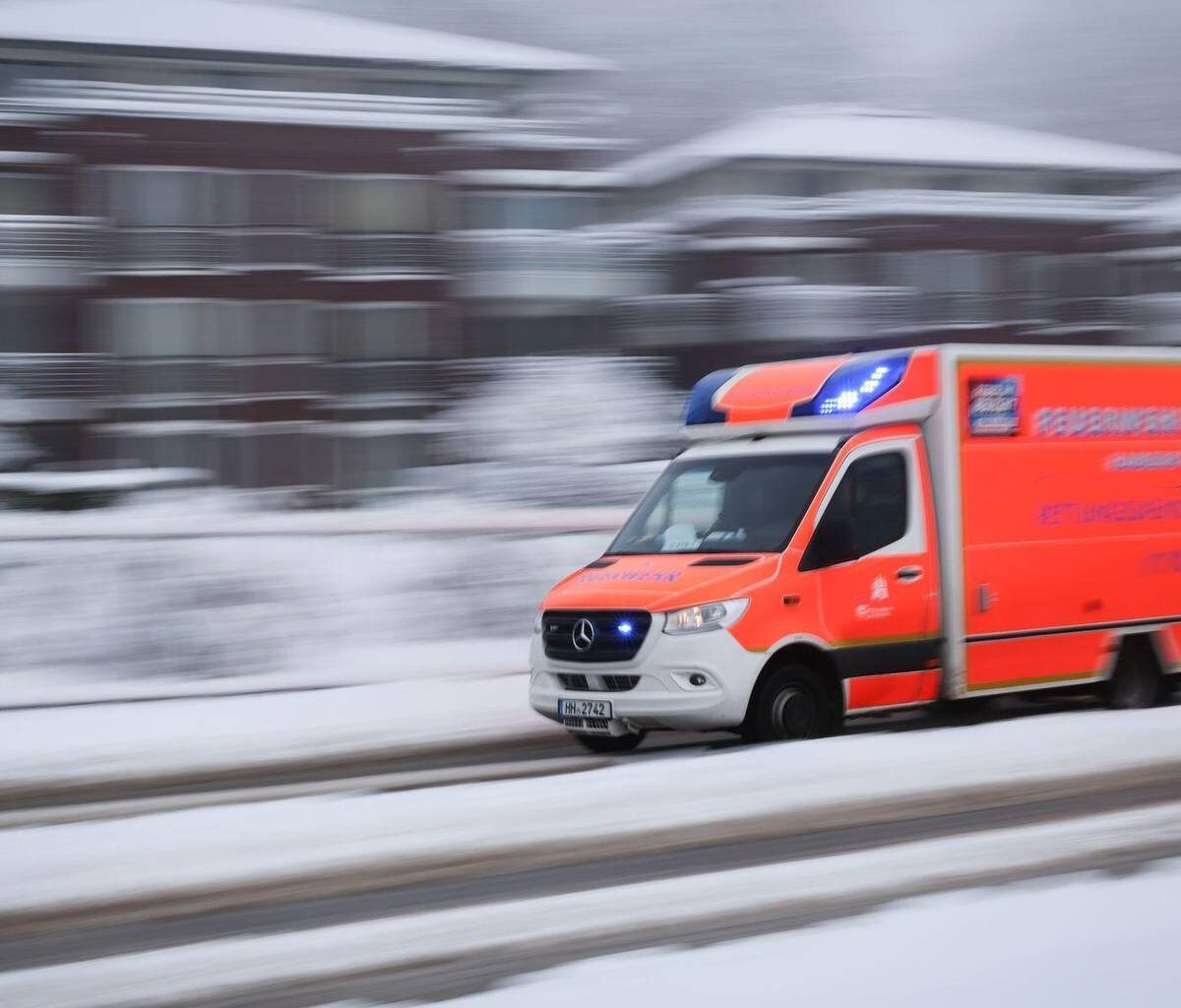 Wintereinbruch führt zu Unfällen und Verkehrseinschränkungen