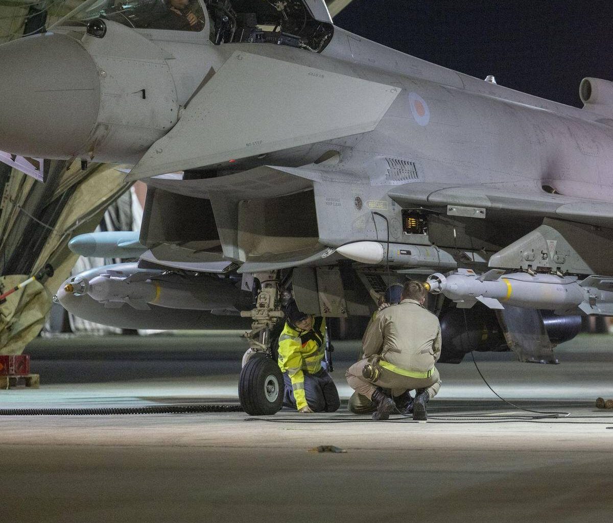 Britische und französische Luftwaffe greifen IS in Syrien an