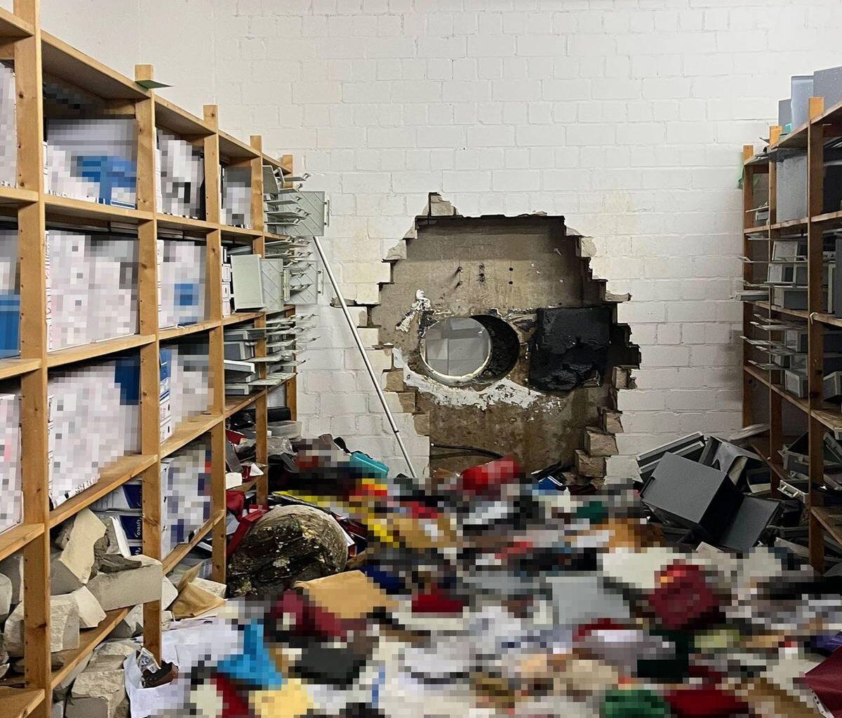 Anwalt will nach Sparkassen-Einbruch nächste Woche klagen