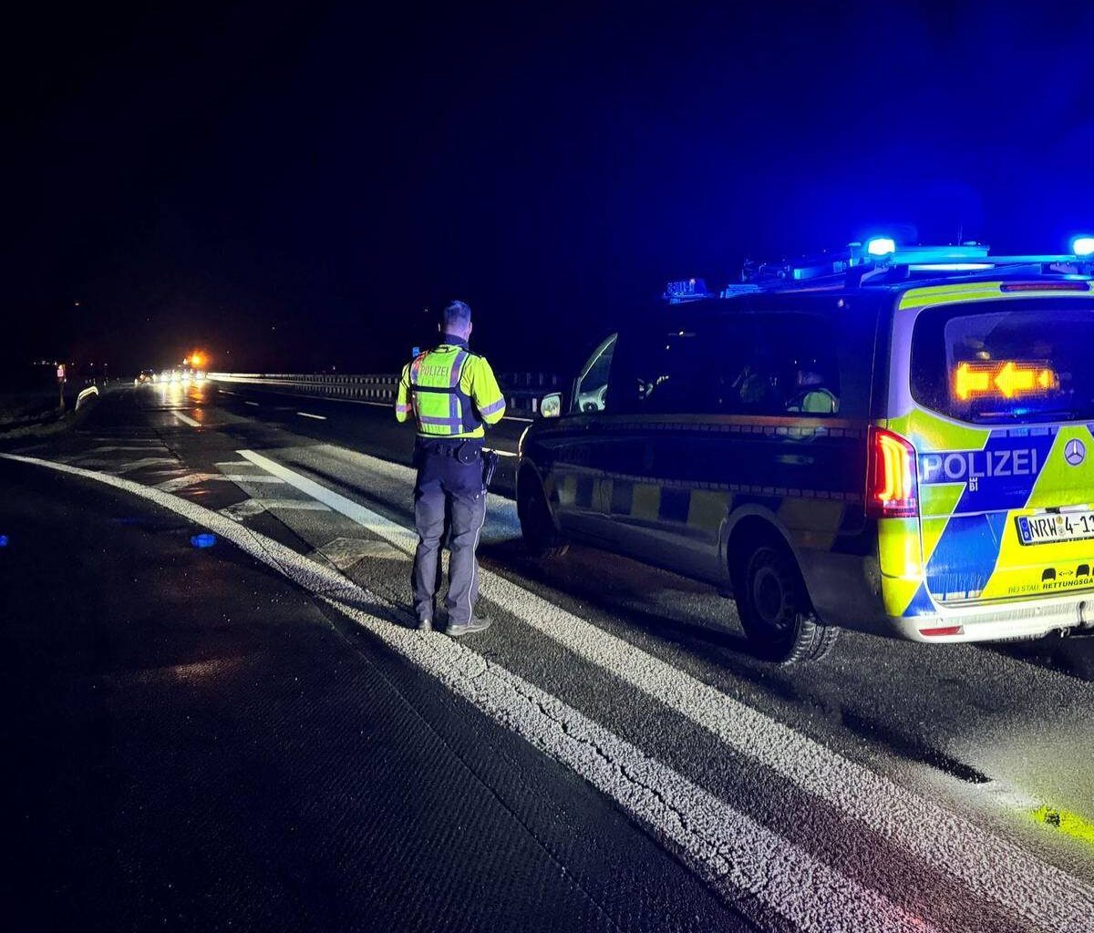 Drei Tote und elf Verletzte bei Unfallserie auf der A44