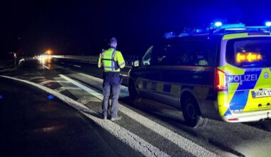 Drei Tote und elf Verletzte bei Unfallserie auf der A44