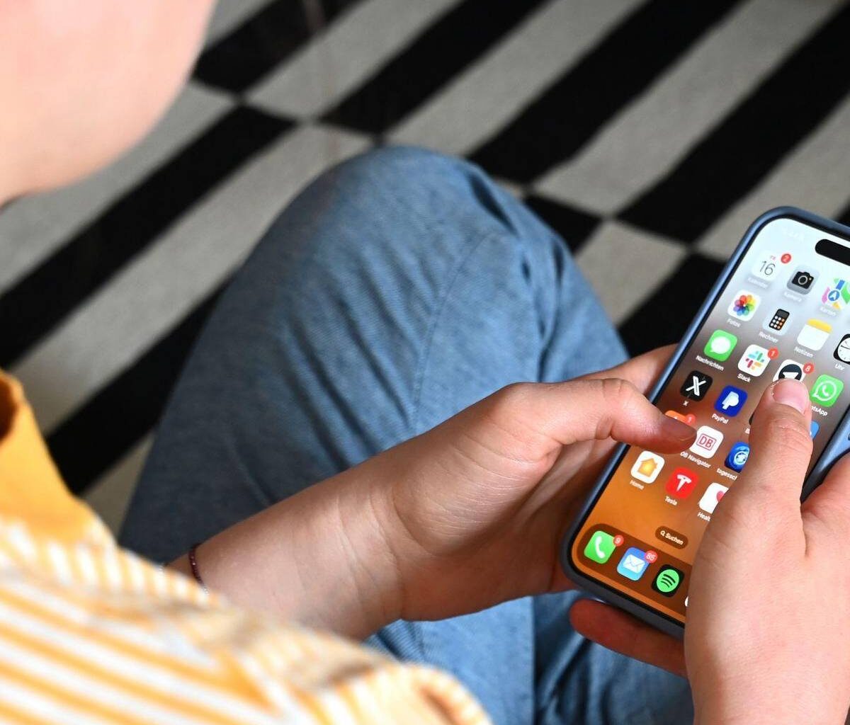 Frankreichs Parlament für Social-Media-Verbot unter 15