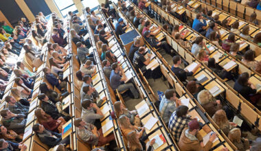 Rheinland-Pfalz: 50-jähriger Dauerstudent klagt auf Wohngeld – und verliert