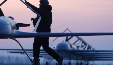 Ukraine-Krieg: ++ Moskau meldet Abwehr ukrainischer Drohnen – Auto explodiert in Kiew ++ Liveticker