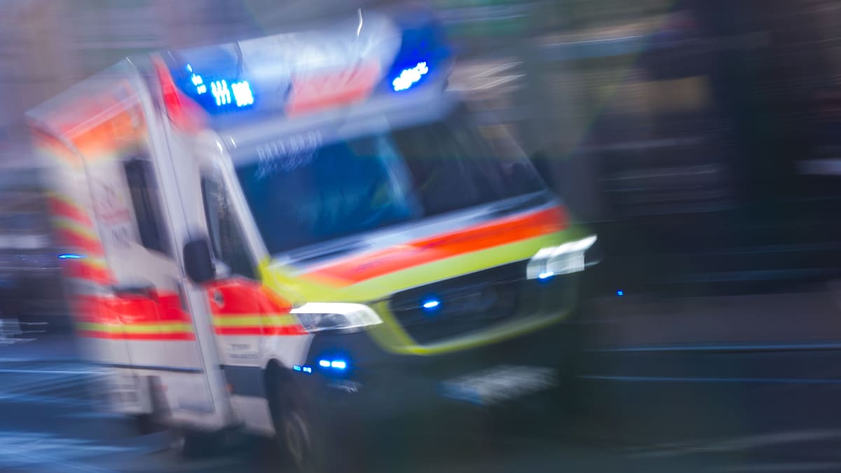 Frankfurt: Busfahrer mit Schraubendreher in Bauch gestochen